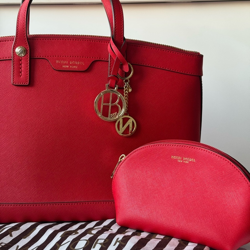 Henri Bendel Vintage Top Handle Bag + Matching Cosmetic Case Set ❤️